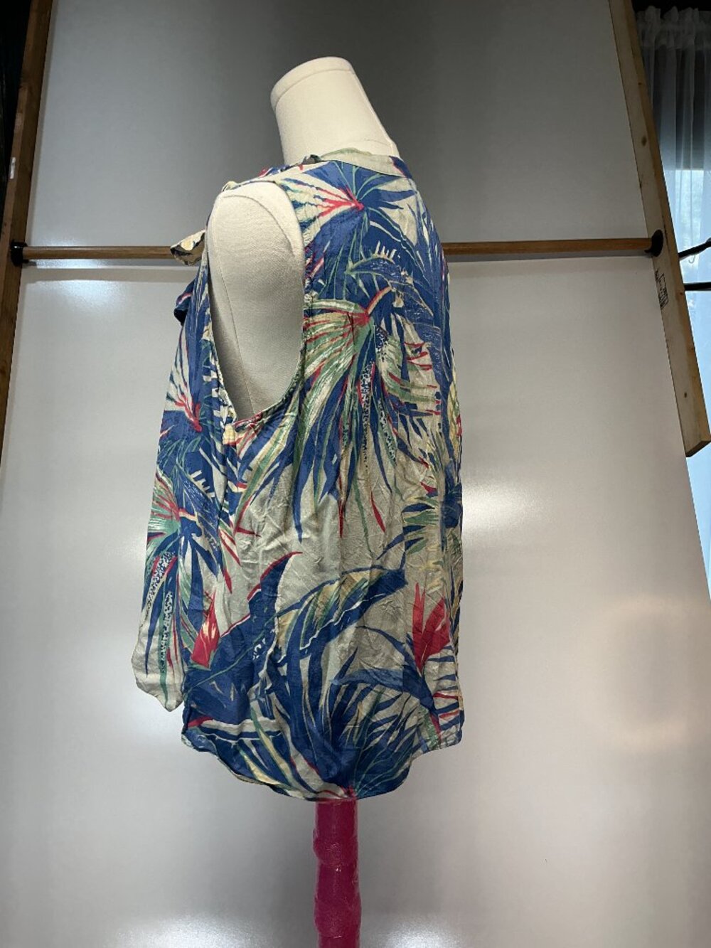 Chaps XL Blue Tropical Ruffle Tie Neck Sleeveless Blouse Boho Resort Top - Picture 10 of 14